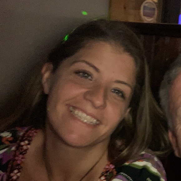 Meet your Posher, Jennifer - Picture 1 of 1